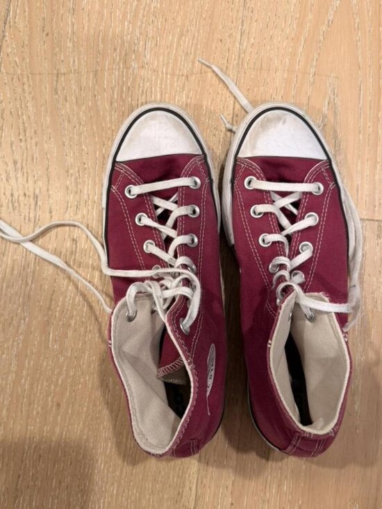 Converse - Picture 2 of 2